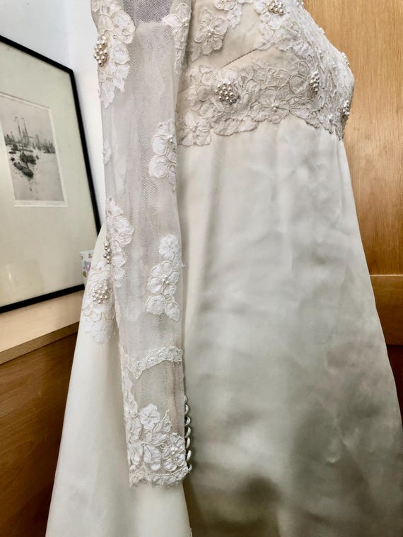 Priscilla of Boston vintage 60s wedding dress. Heavy - Gem Priscilla of Boston vintage 60s wedding dress. Heavy - Gem