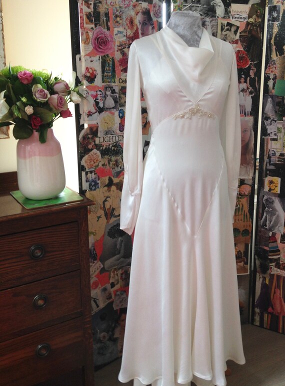 1930s Deco vintage wedding dress, stunning exampl… - image 8