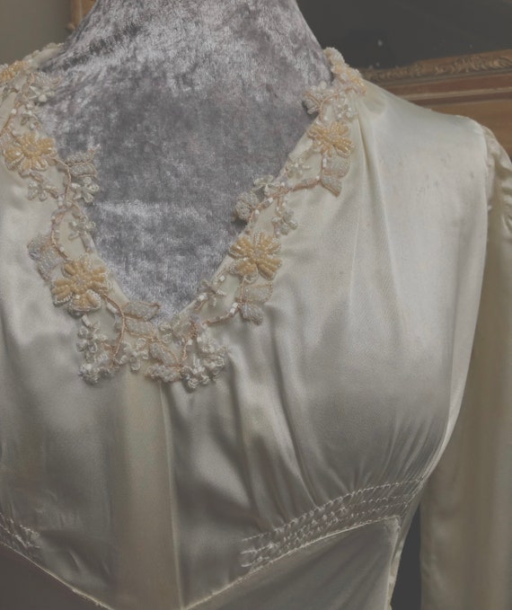 late 30s satin vintage wedding dress a beautiful … - image 8