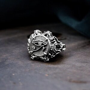 925 Sterling Silver Eye of Horus Ring: Goth Egyptian Jewelry