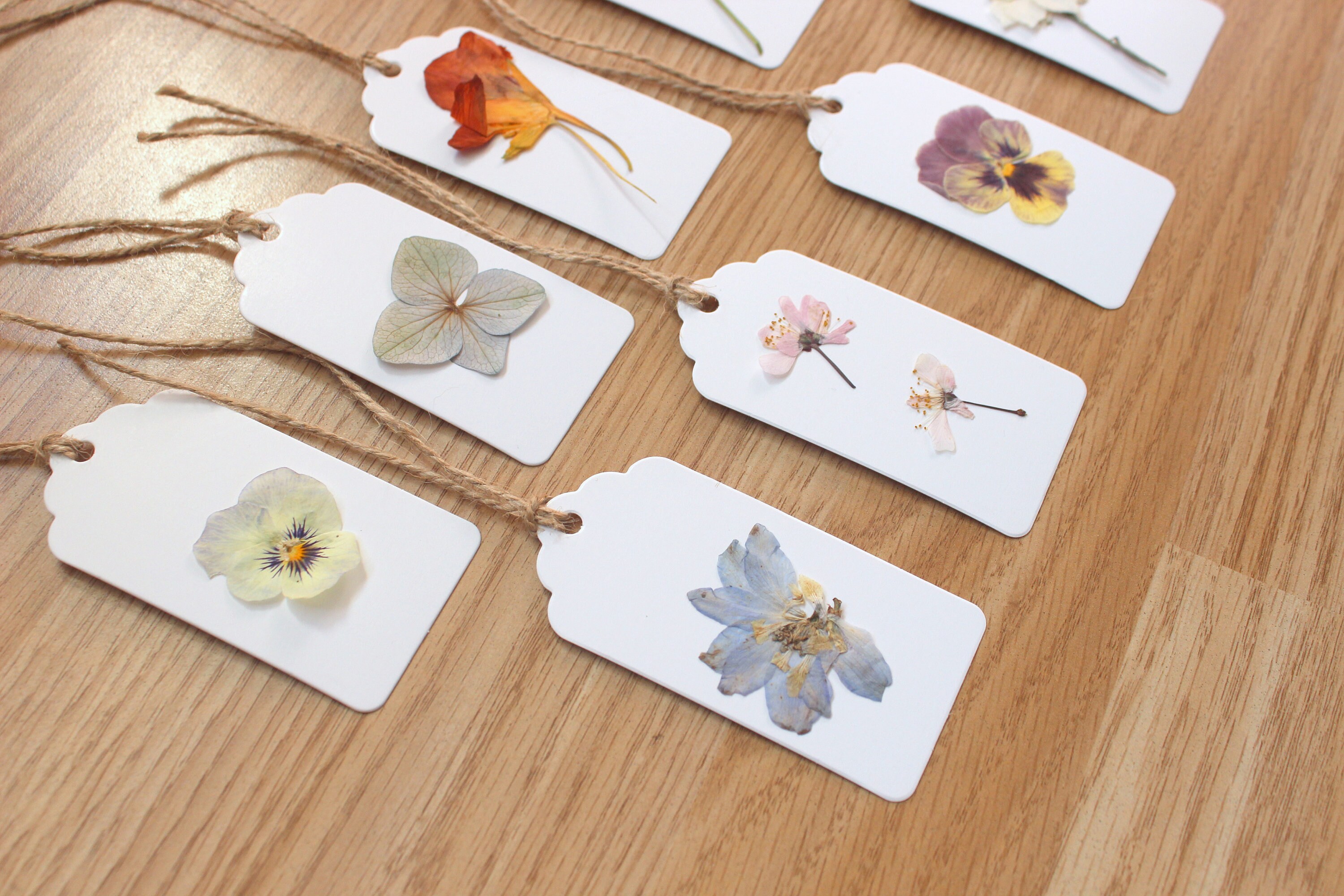 How to make dried flower gift tags: for a unique, floral touch