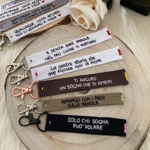 Portachiavi con ricamo, portachiavi ricamato personalizzato, portachiavi con scritta personalizzabile
