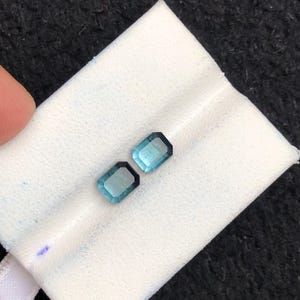 アフガニスタン産天然トルマリン バイカラー バゲットシェイプ ファセットルースジェムストーン ジュエリー、リングジェムストーン用 2.10カラット