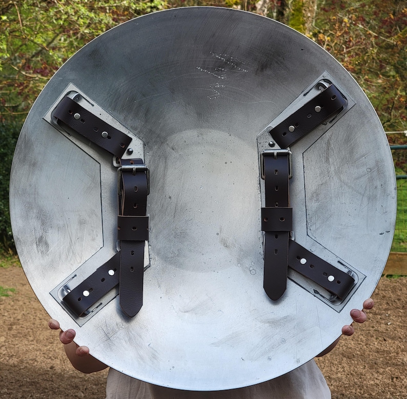 60 cm svart Captain America-sköld i spunnet aluminium | Cosplay-rekvisita With Straps