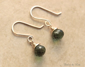 Green quartz gold artisan earrings. Green gemstone dangle earrings wrapped in 14kt gold filled wire. Handmade by Dolce de Leti.