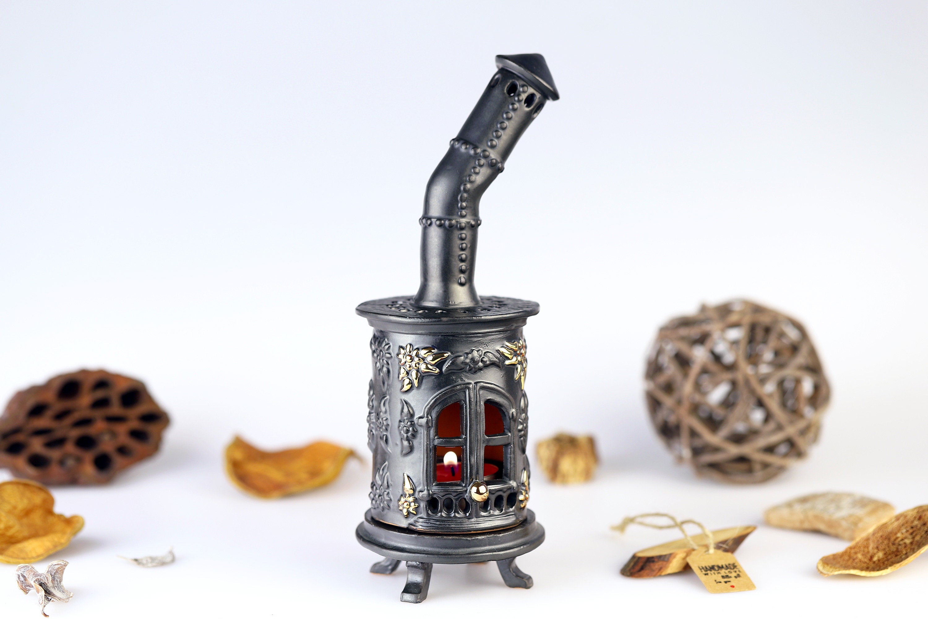 Portavelas de cerámica negra mate metálica hecha a mano. Candelabros para una decoración acogedora y un ambiente acogedor. Regalos únicos. Adorno para el hogar.