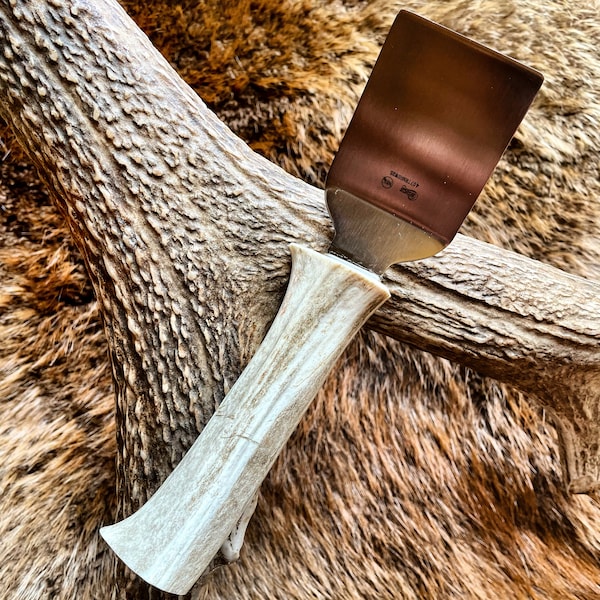 Deer antler spatula / turner