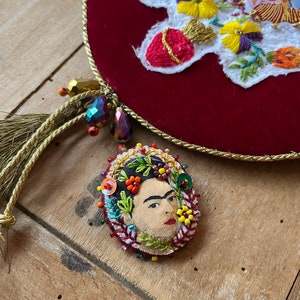 Frida Kahlo broche tela arte textil bordado a mano imagen 6