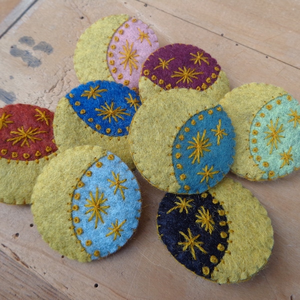 LUNE brooch hand embroidered in wool felt 7 colors to choose