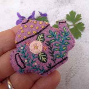 Folk teapot flowers brooch hand embroidered in purple wool felt image 3