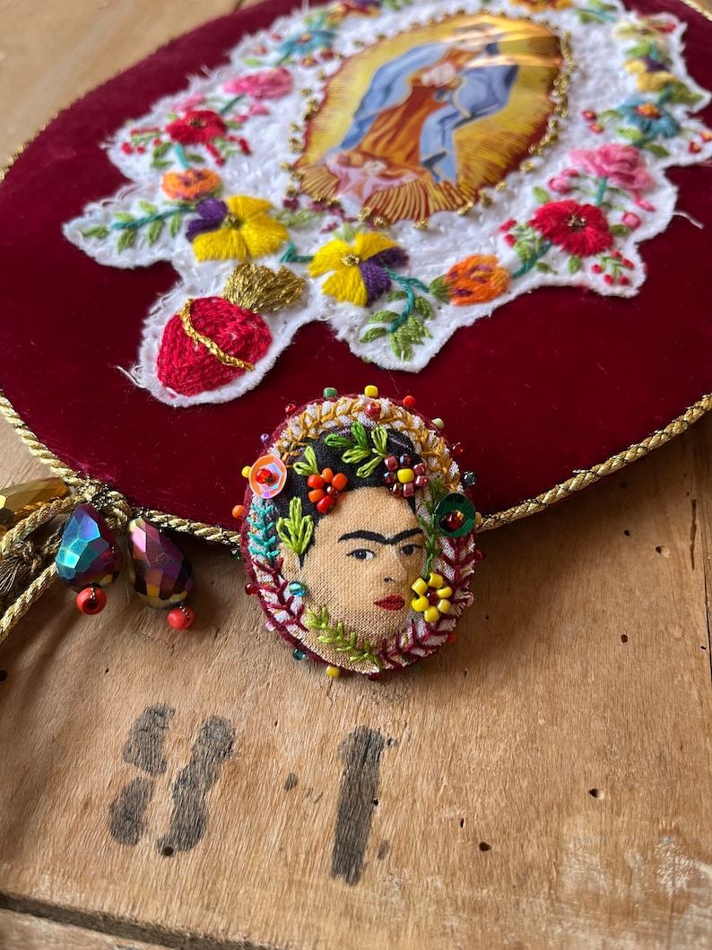 Frida Kahlo broche tela arte textil bordado a mano imagen 2