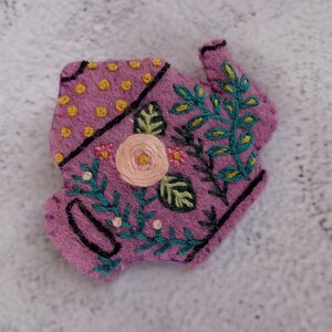 Folk teapot flowers brooch hand embroidered in purple wool felt image 2