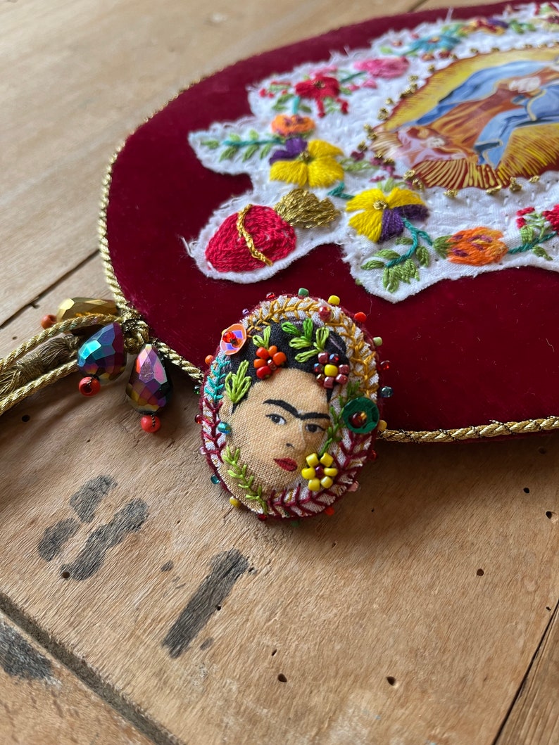 Frida Kahlo broche tela arte textil bordado a mano imagen 3