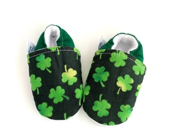 Shamrock Baby Shoes - Irish Baby Gift - St. Patricks Day Outfit- Lucky Baby Moccs - Green Clothes for Baby - Pot of Gold