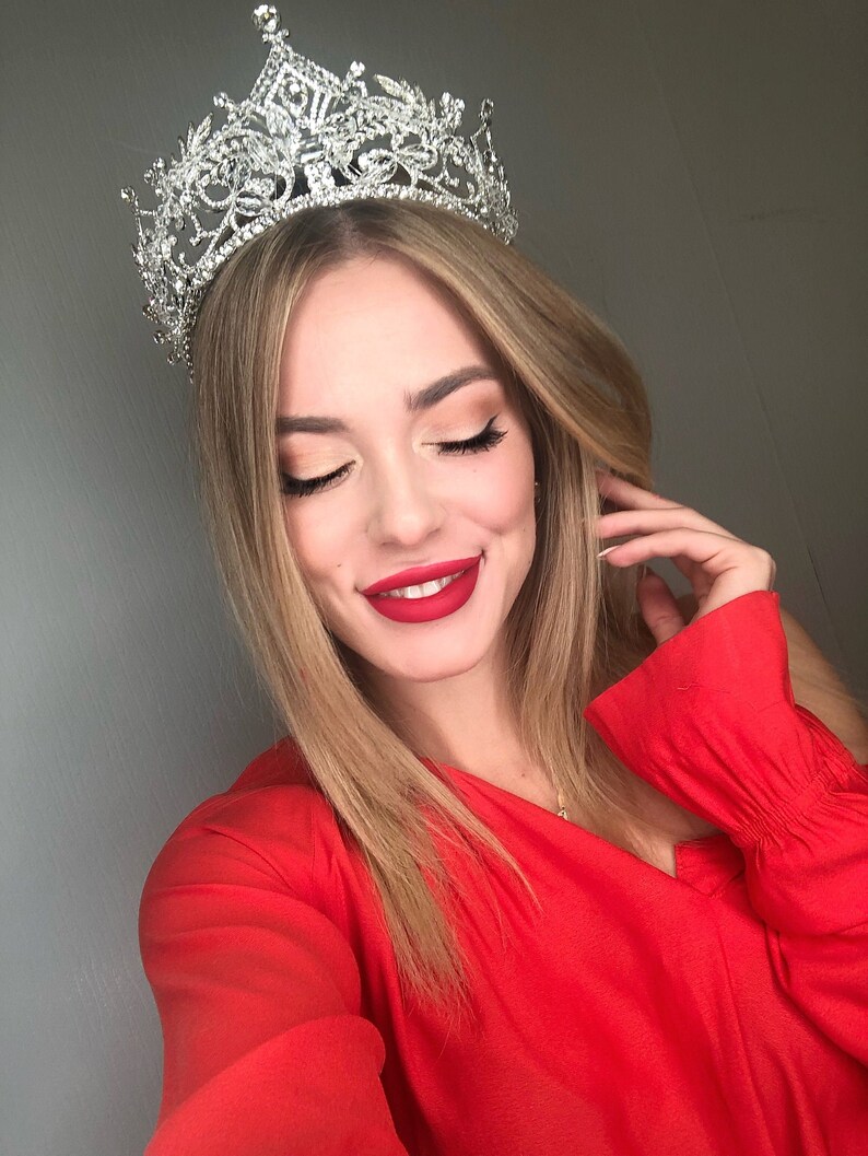 Wedding crownBridal crownCrystal crownRoyal tiaraBridal tiaraSilver tiaraWedding hair accessoriesSilver crownQueen tiaraRoyal crown