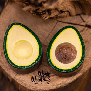 Par de expansores de madera en forma de aguacate  Hechos a mano, veganos, disponibles en tamaños de 16mm a 50mm