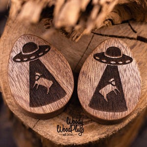 Area 51 drop shaped ear gauges - UFO engaved wood plugs - Alien abduction halloween ear plugs gauges 18mm 20mm 22mm 24mm 25mm 26mm 28mm 30mm