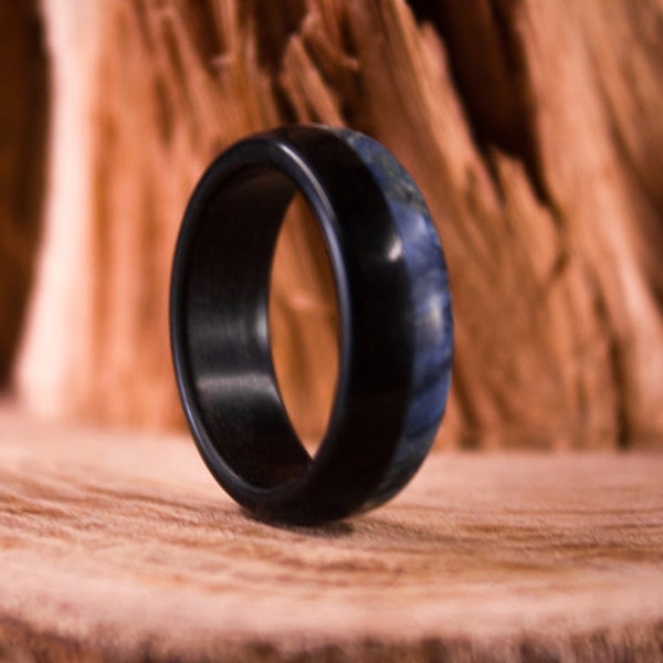 Bague unisexe en bois bleu combinée avec de l'ébonite noire | bague homme et femme | Bague noire et bleue pour petit ami / petite amie / couple