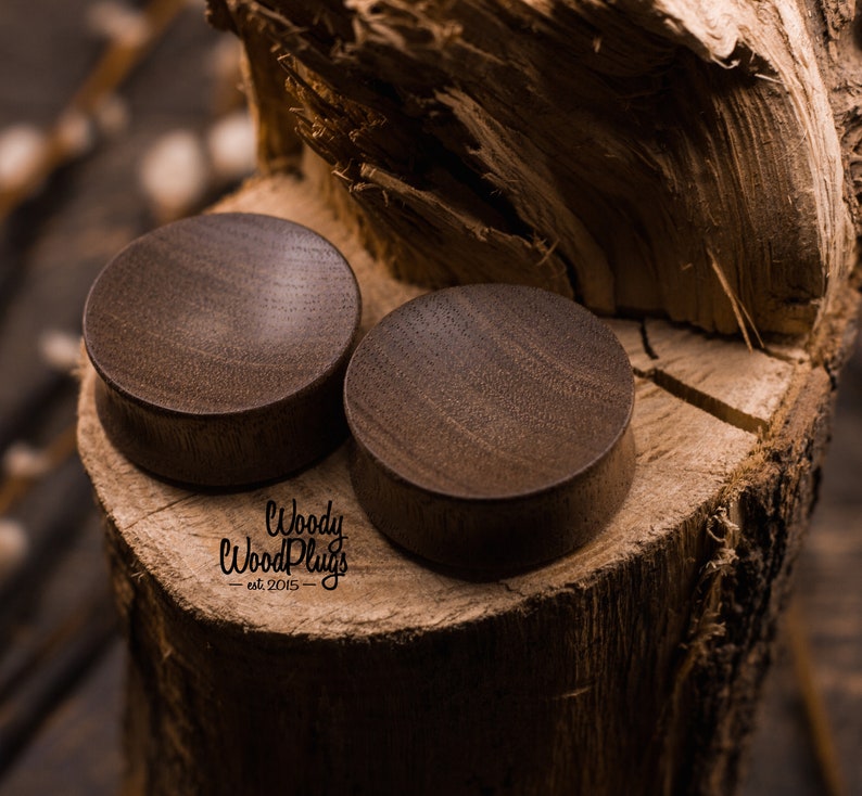 Concave plugs concave ear gauges wooden gauges organic gauges 10 mm 12 mm 14 mm 16mm 18mm 20mm 22mm 24mm 26mm 28mm 30mm Brazil Nut