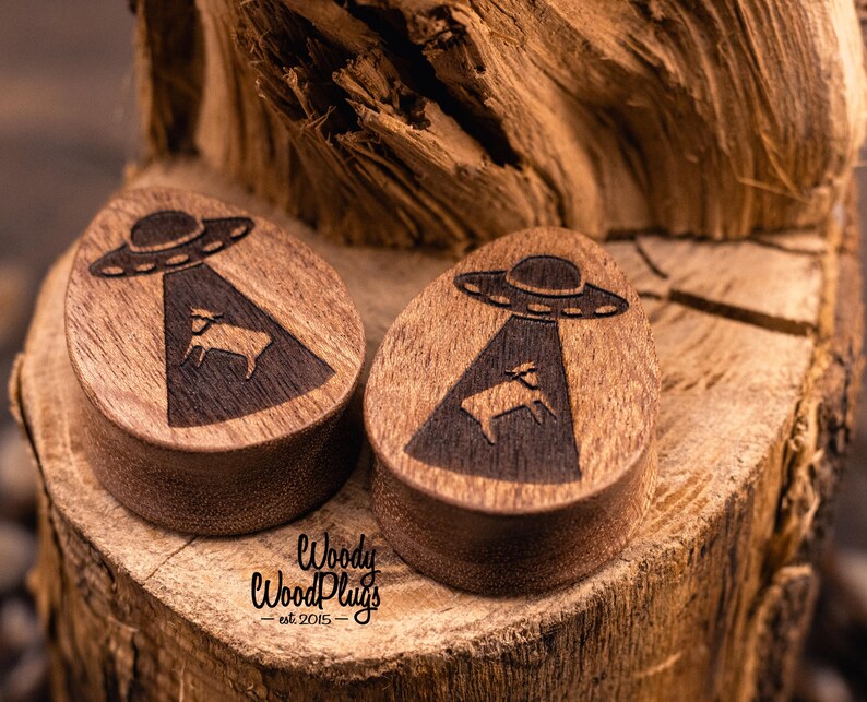 Area 51 druppelvormige oordopjes - UFO gegraveerde houten pluggen - Alien ontvoering Halloween oordopjes met meters 18mm 20mm 22mm 24mm 25mm 26mm 28mm 30mm afbeelding 5