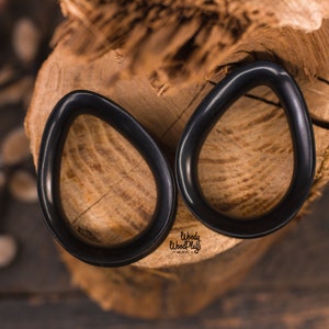 Black tunnels- teardrop gauges plug earrings- black ear plugs- teadrop plug  ebonite tunnel - black ear gauges - eco plugs ear plugs gauges