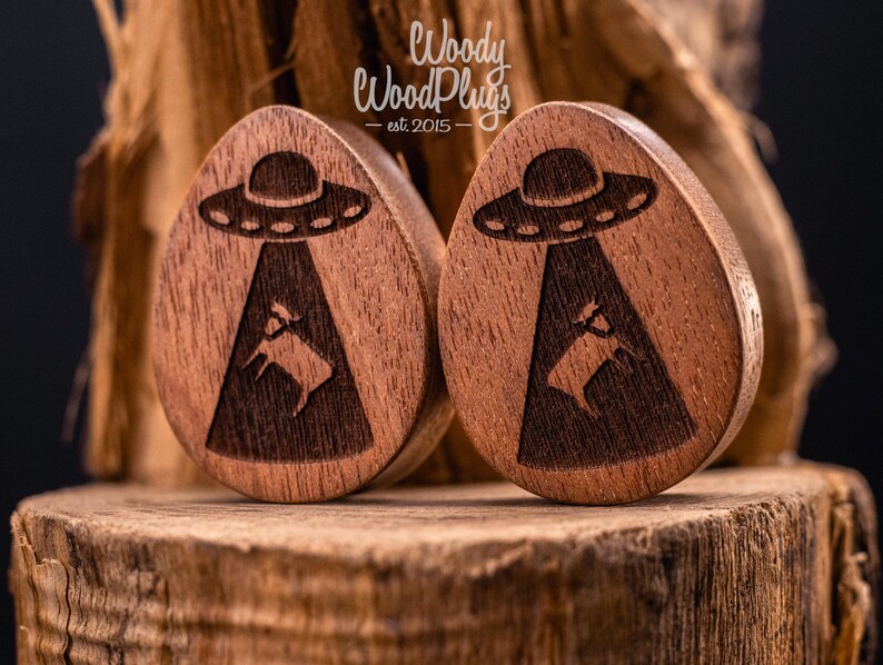 Area 51 druppelvormige oordopjes - UFO gegraveerde houten pluggen - Alien ontvoering Halloween oordopjes met meters 18mm 20mm 22mm 24mm 25mm 26mm 28mm 30mm afbeelding 9