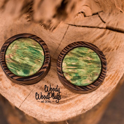 Bouchons d'oreilles organiques avec incrustation en bois vert | Calibres en bois vert : 10, 12, 14 mm, 16 mm, 18 mm, 20 mm, 21 mm, 22 mm, 24 mm, 25 mm, 26 mm, 28 mm, 30 mm, 32 mm, 34 mm à 50 mm