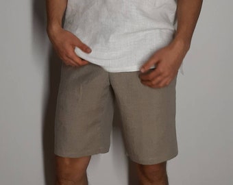 Comfy mens linen shorts, with 2 side pockets, in natural linen color. E