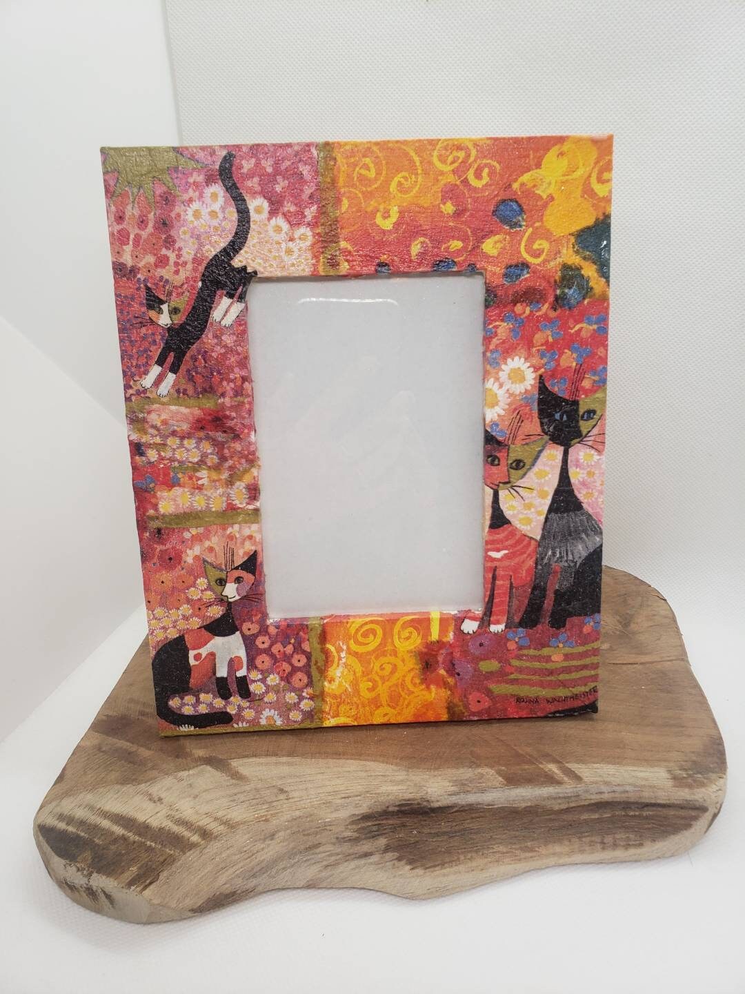 Cadre Photo en Bois Fait Main avec Du Papier. Cadre sur Le Thème Des Chats.
