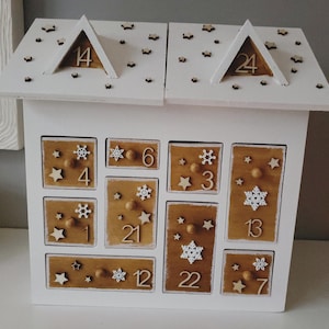 Calendario dell&#39;Avvento in legno. Calendario dell&#39;Avvento fatto a mano.