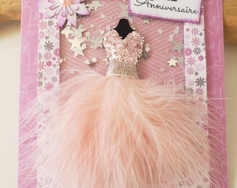Cartão de aniversário para menina - Vestido de penas rosa pastel, feito à mão