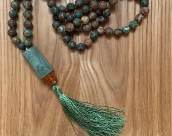 YINYANG - Classical 108-beaded mala | Dzi-beads from Tibet | Kabamba jasper | jade green thread & tassel