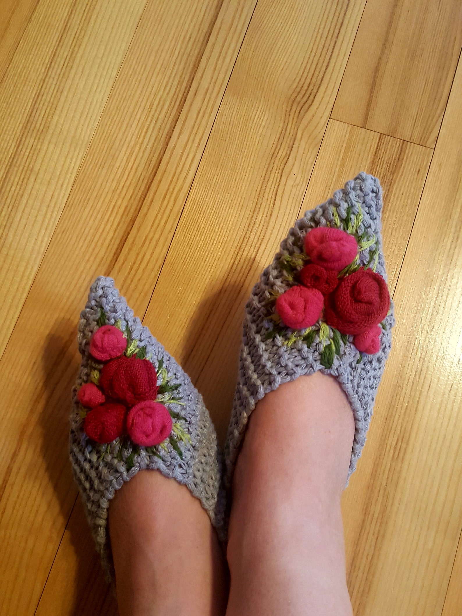 grey cotton womens slippers.hand knitted shoes.embroidered flowers.pink rose.ballet flats home shoes .boho floral inspiration.fr