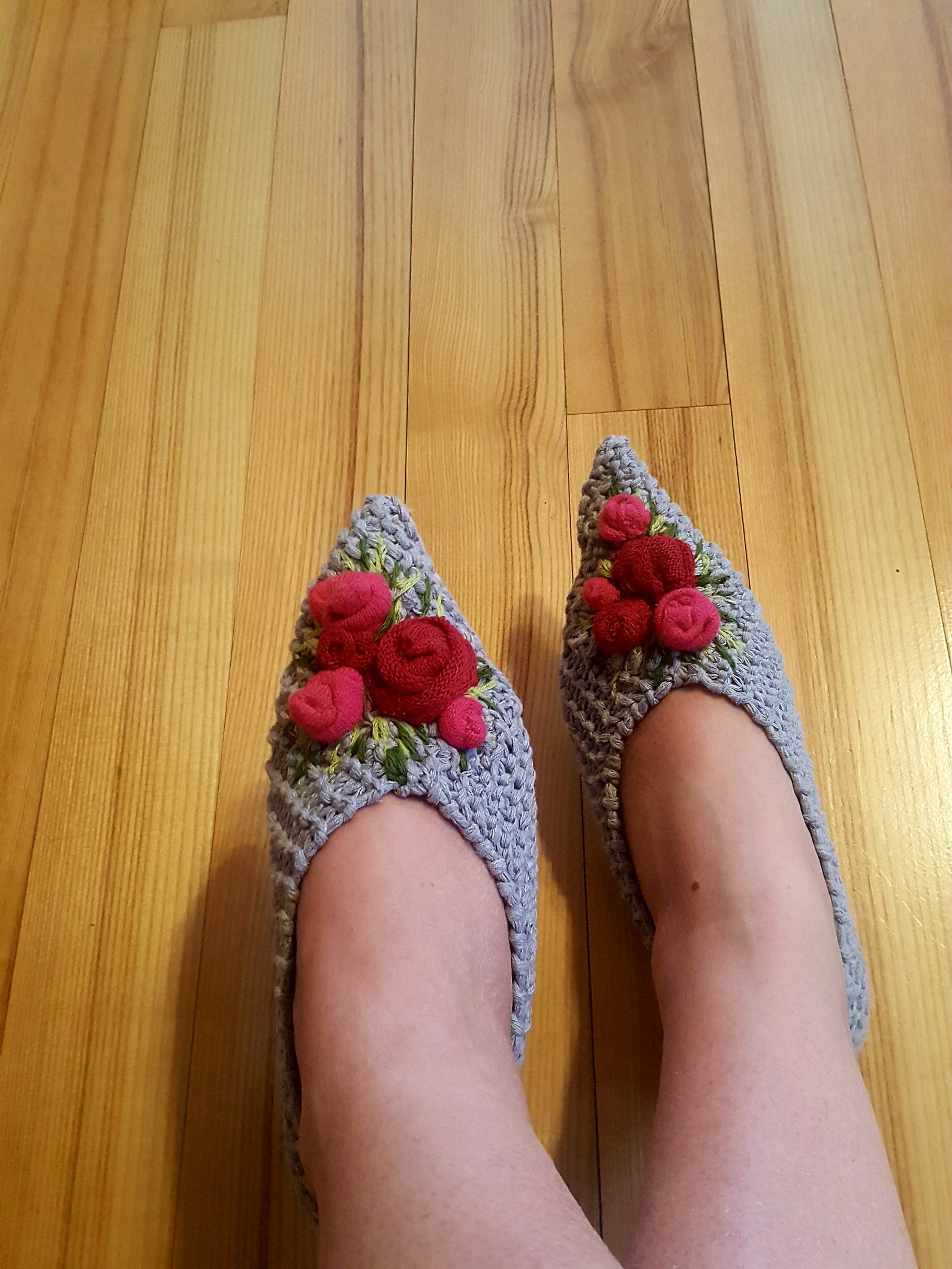 grey cotton womens slippers.hand knitted shoes.embroidered flowers.pink rose.ballet flats home shoes .boho floral inspiration.fr