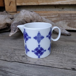 Small milk jug/ cream jug, Thomas medallion,