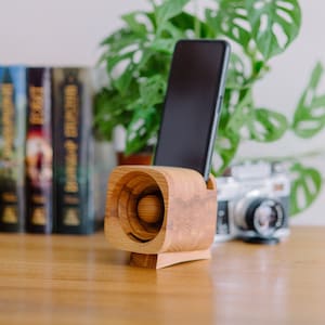 Altoparlante per telefono in legno Amplificatore audio passivo Supporto per telefono Dock di ricarica Regalo per il 5 anniversario immagine 1