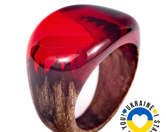 Handgefertigt in der Ukraine Rubinroter Holzharzring, Unisex-Naturholz- und Harzring, roter Low-Profile-Ring in persönlicher Geschenkbox