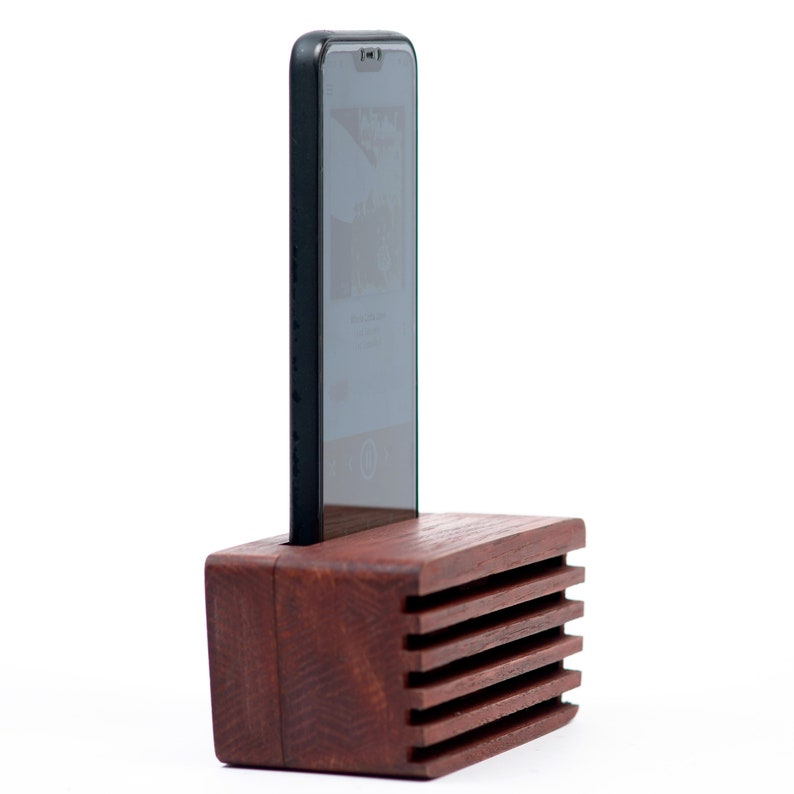 Regalo del quinto aniversario grabado personalizado Soporte rústico para teléfono con altavoz de madera imagen 4