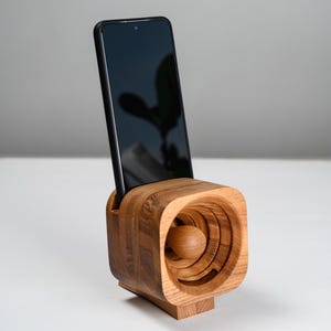 Retro-style wooden phone holder – perfect groomsmen or retirement gift