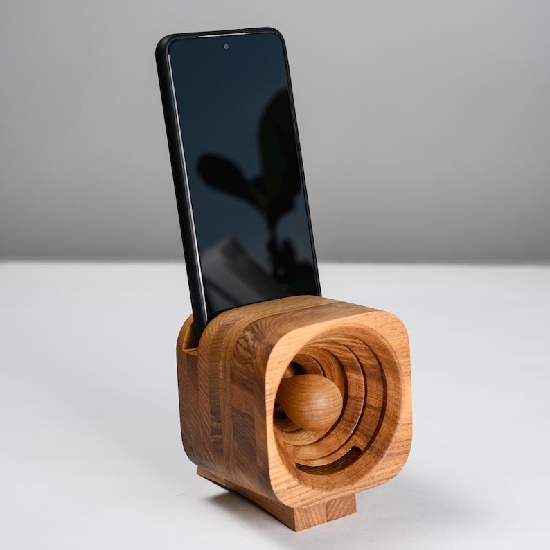 Retro-style wooden phone holder – perfect groomsmen or retirement gift