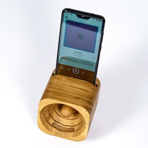 Top view for wooden phone speaker