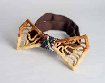 Pajarita de madera de fresno hecha a mano: regalo para padrinos de boda.