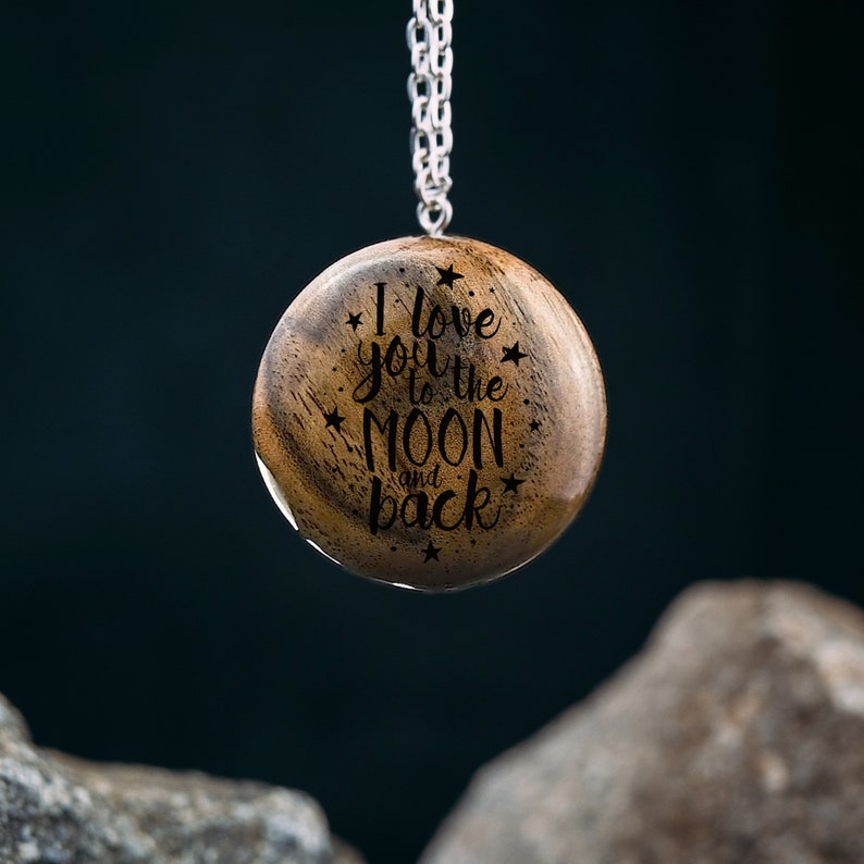 Personalized engraving on the pendant back