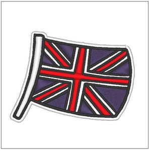 Puede incluir: Un parche bordado de la bandera del Reino Unido, con los colores rojo, blanco y azul. La bandera está sobre un fondo blanco.