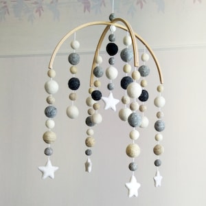 Felt ball mobile, baby mobile, nursery mobile, crib mobile, pom pom mobile, black & white mobile, stars baby mobile monochrome mobile