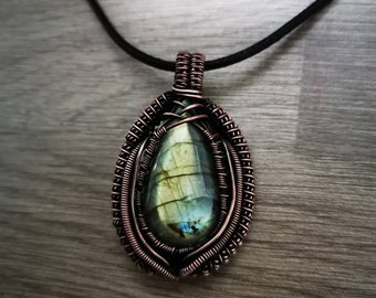 Labradorite Necklace // Wire Wrapped Pendant // Wire Wrap Necklace // Crystal Necklace // Labradorite Pendant