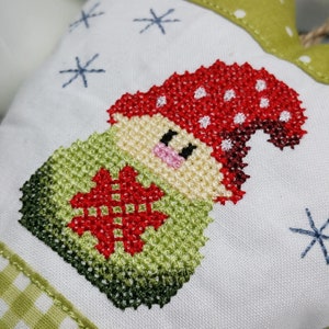 ITH embroidery file gnome hearts 13x18 image 4