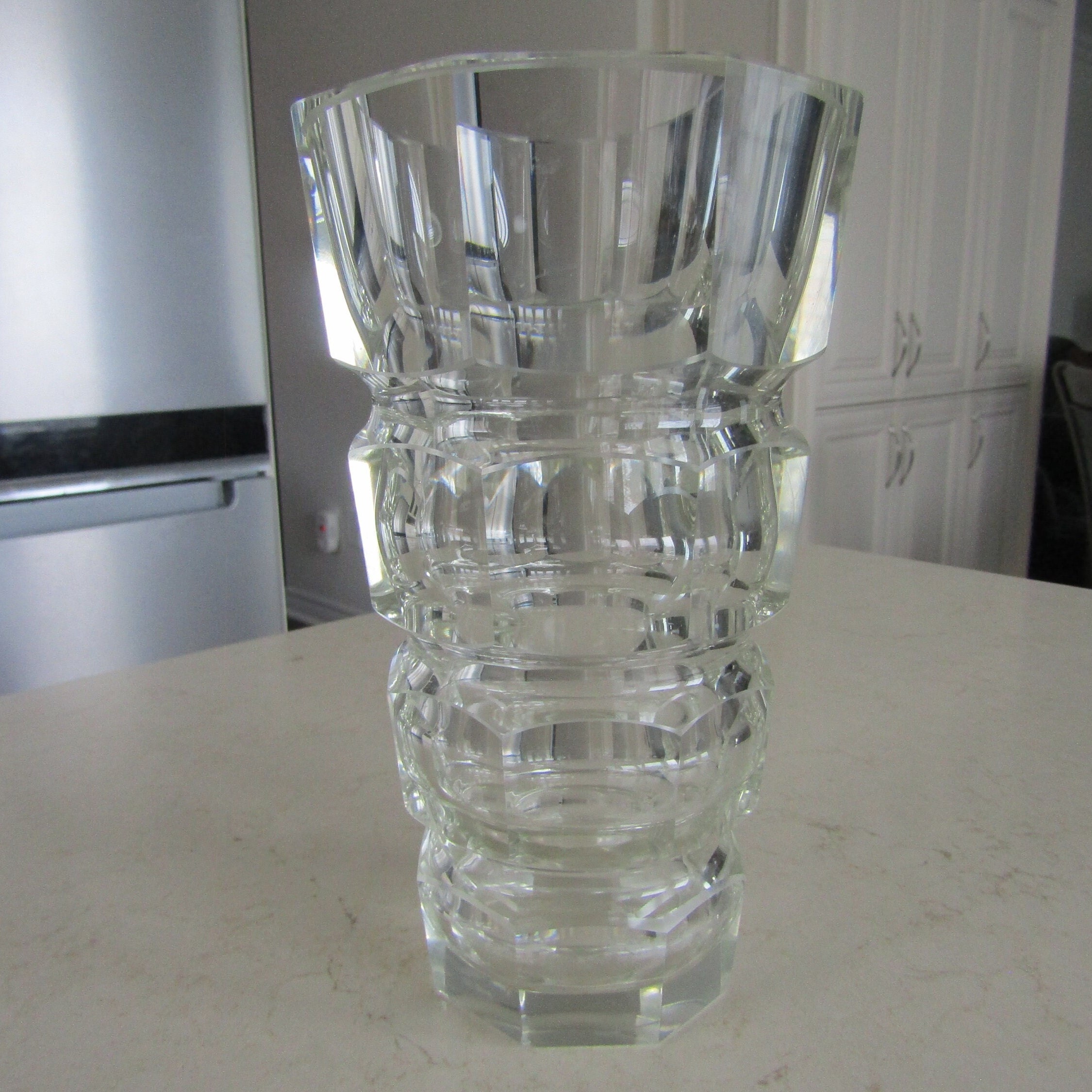 LEGRAS, Authentique vase en verre à décor floral émaillé rouge