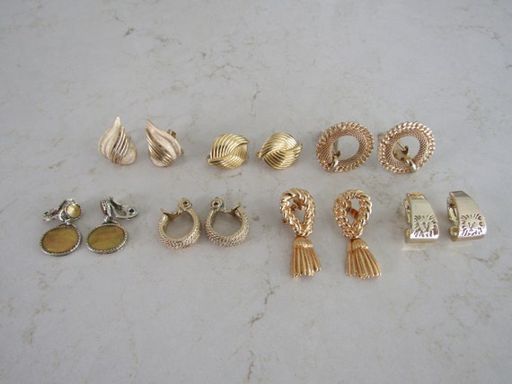 DESTASH 7 Vintage Lot Gold Clip Earrings - image 1