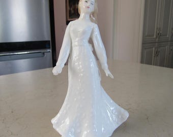 Royal Doulton Lisa HN 2310 Circa 1968. - Etsy Canada